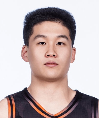  平衡成绩与培养；邱彪谈年轻球员的赛场机会。 体育新闻