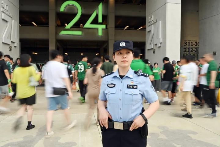 北京警方发出文明观赛指引,助力中超联赛安全有序进行。 体育新闻