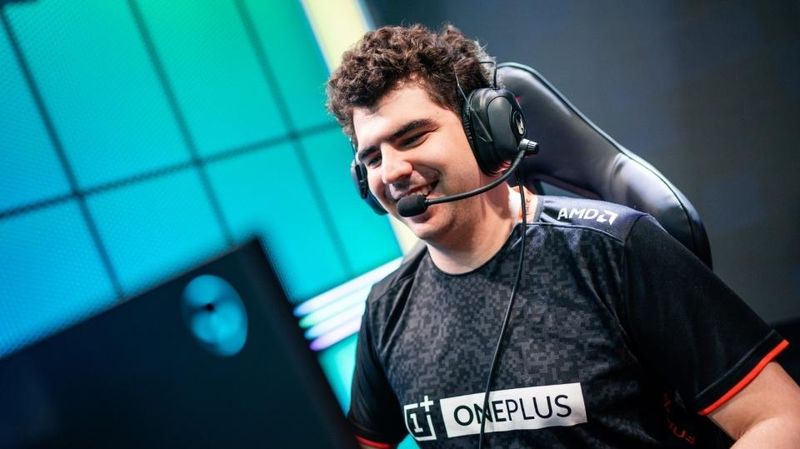 中韩队伍碾压先锋赛;欧洲联赛热度下滑,线上模式成可能选项。 游戏攻略