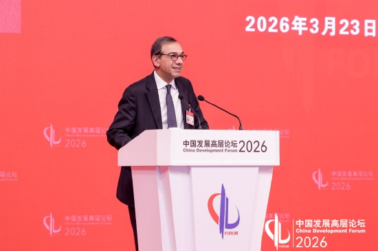 中国发展高层论坛聚焦人工智能；白德伟强调可靠连接与协作推动产业化落地。