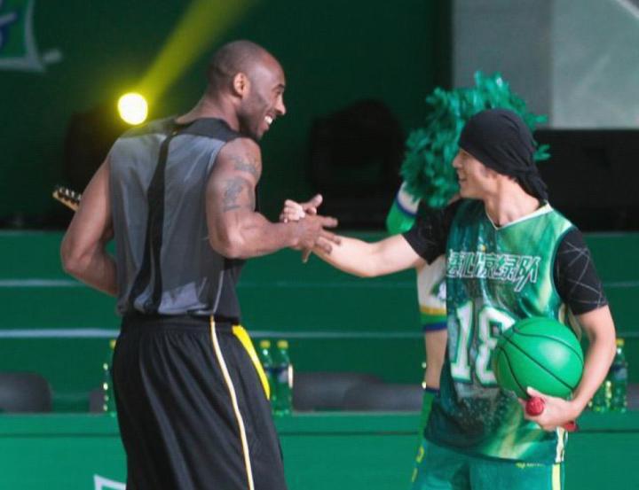 还记得那年的科比与周杰伦吗?雪碧重回NBA赛场背后的跨界情怀 体育新闻 还记得那年的科比与周杰伦吗?雪碧重回NBA赛场背后的跨界情怀 体育新闻