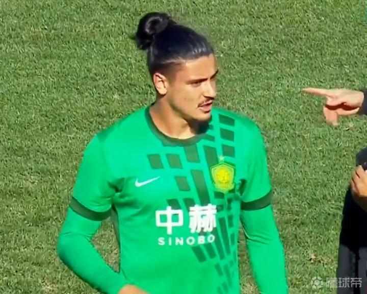  赛场动态实时监测：拉莫斯归队状况与球员健康管理深度解析 体育新闻