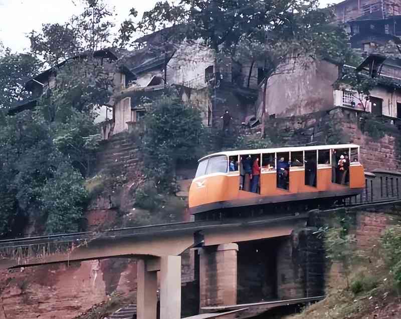  技术视角下的山城蜕变：1983—2023年重庆城市发展深度解析 文化旅游