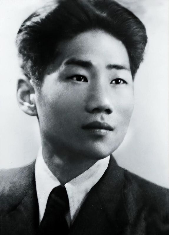  34天的永恒：那个被战火吞噬的年轻人，和他永远无法回答的父亲 情感心理