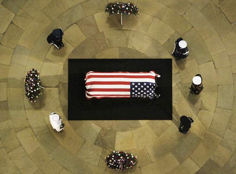  【深度拆解】霍尔木兹变局：美元霸权的物理支点正在松动 股票财经