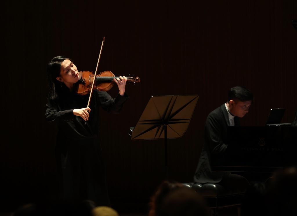  梁皓一《霓虹壁画》技术解码：如何用音符绘制一座城市的速度与光影 影视小说