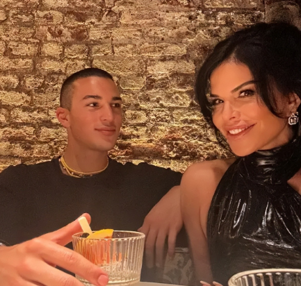  千亿帝国继承权变局：贝佐斯再婚背后的财富结构深层解构 股票财经