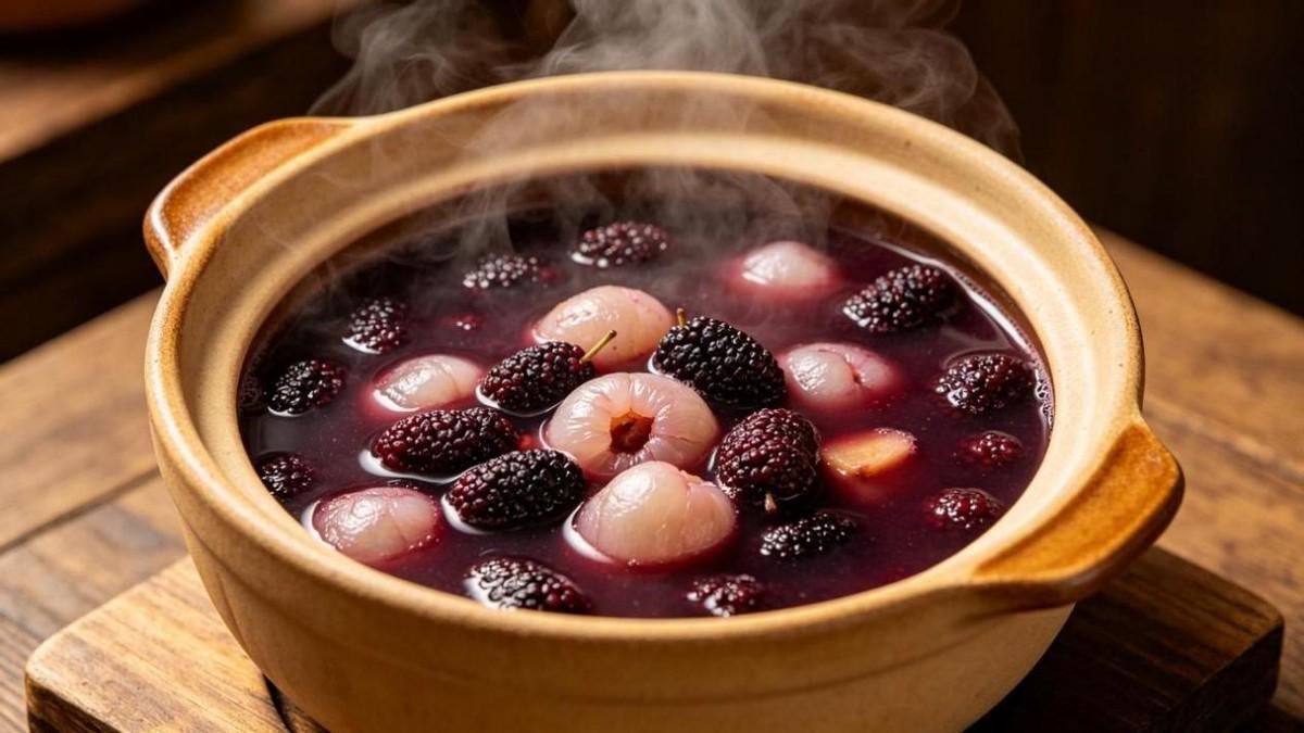  【中医食疗揭秘】桑葚养肝明目：药理机制、配伍原则与科学煮制全攻略 健康养生