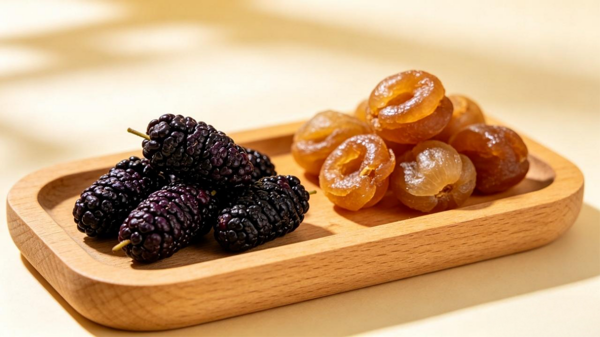  【中医食疗揭秘】桑葚养肝明目：药理机制、配伍原则与科学煮制全攻略 健康养生