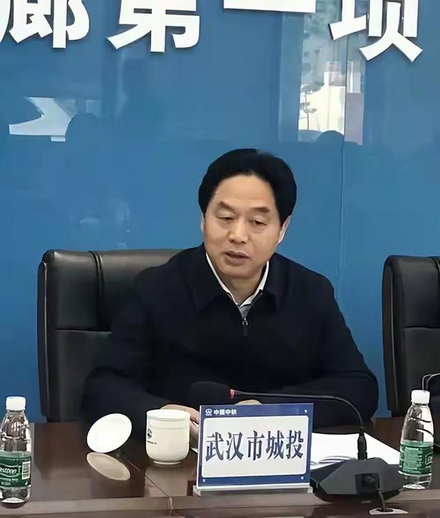 【权力架构深度解析】城投董事长落马:十年一把手的决策闭环如何成为腐败温床 新闻 【权力架构深度解析】城投董事长落马:十年一把手的决策闭环如何成为腐败温床 新闻 【权力架构深度解析】城投董事长落马:十年一把手的决策闭环如何成为腐败温床 新闻