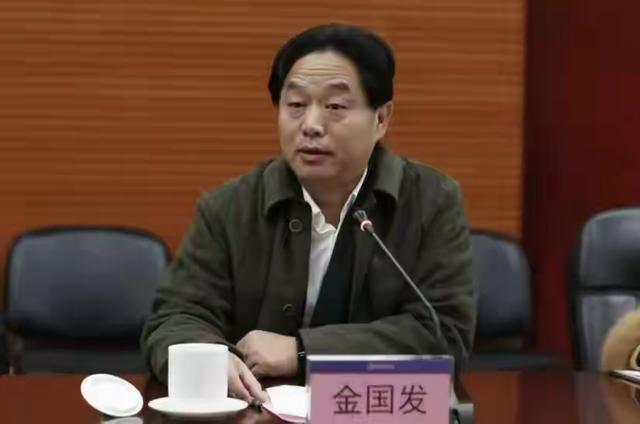 【权力架构深度解析】城投董事长落马:十年一把手的决策闭环如何成为腐败温床 新闻 【权力架构深度解析】城投董事长落马:十年一把手的决策闭环如何成为腐败温床 新闻 【权力架构深度解析】城投董事长落马:十年一把手的决策闭环如何成为腐败温床 新闻