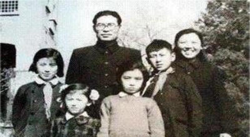 陈赓的直觉防线:如何在权力博弈中嗅出危险信号 新闻 陈赓的直觉防线:如何在权力博弈中嗅出危险信号 新闻